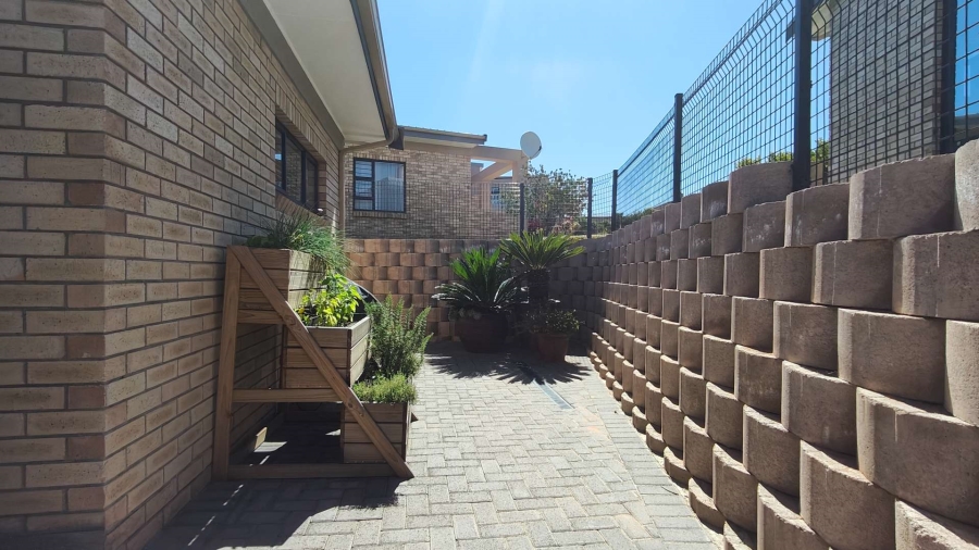 3 Bedroom Property for Sale in Blue Ridge Western Cape